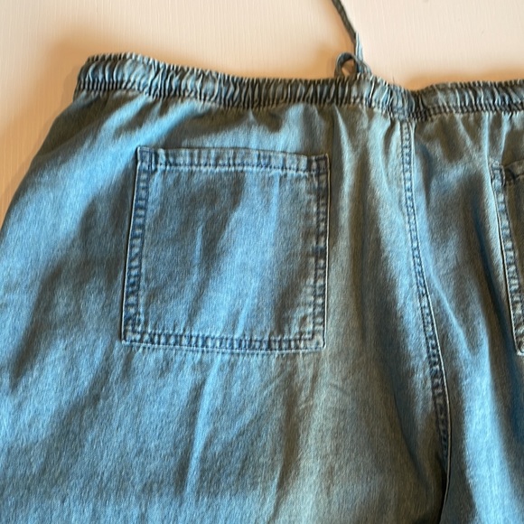 Waist 20-23” rise 13 inches inseam 20 inches cute little buttons detail on Leg - Picture 9 of 10